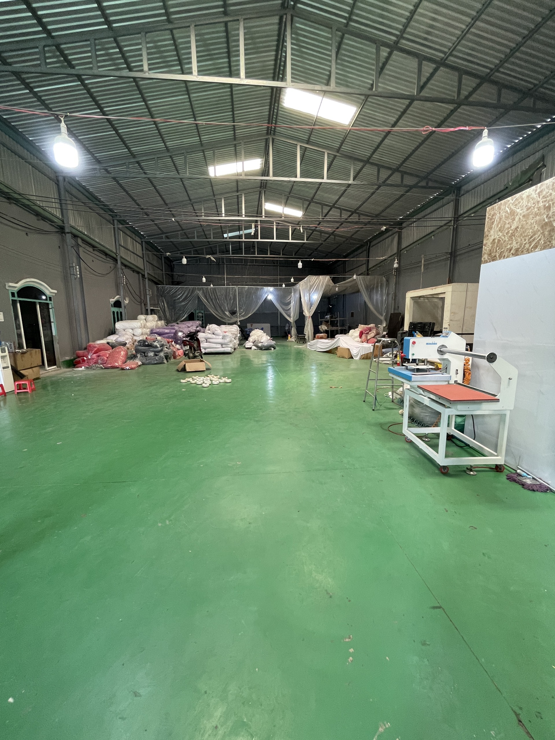 CHO THUÊ NHÀ XƯỞNG HÓC MÔN. -